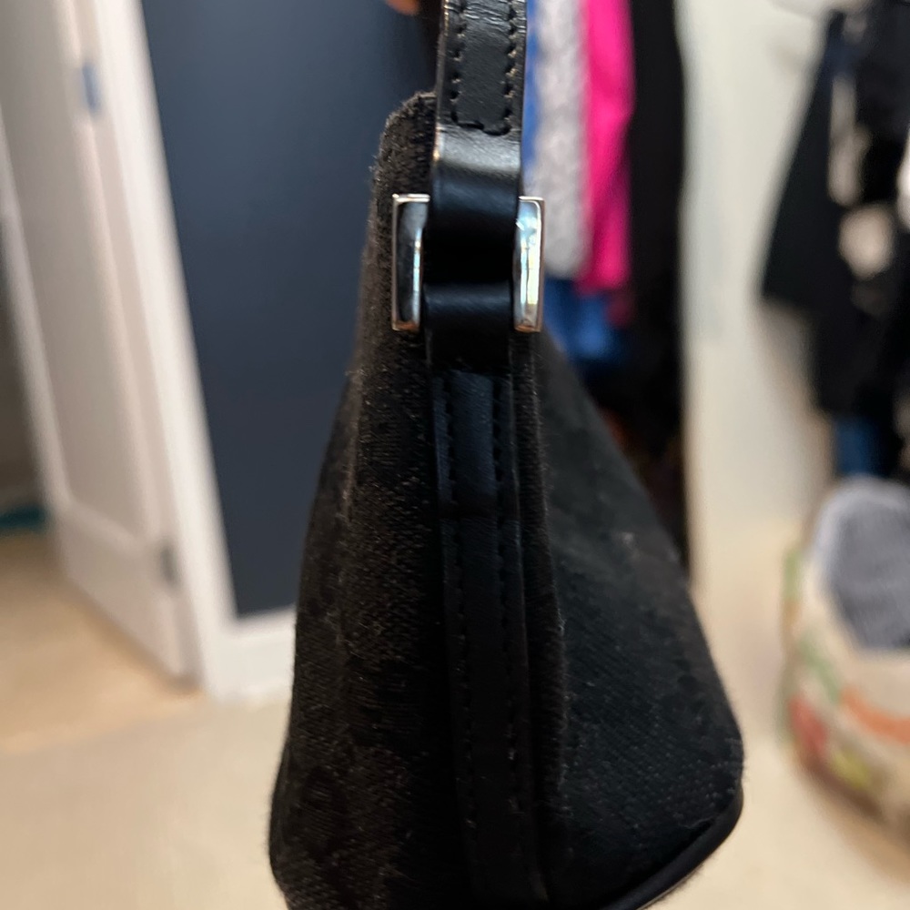 Vintage Black Gucci Baguette - Picture 4 of 6